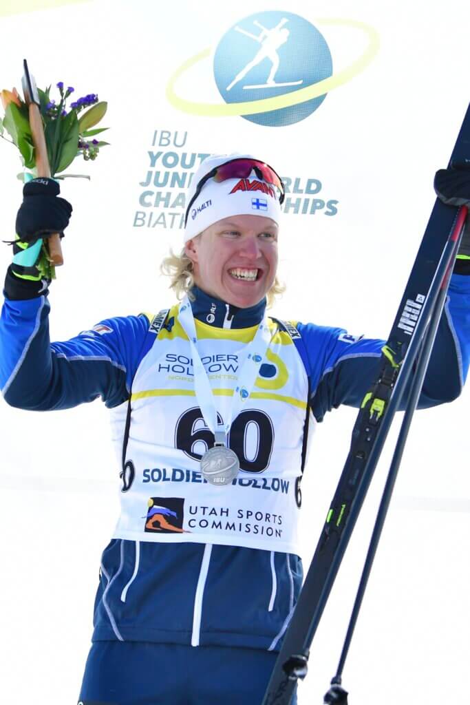 Otto Invenius juhlii palkintopallilla